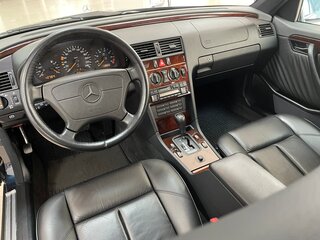 1995 Mercedes-Benz C-Класс 220 I (W202), чёрный, 4700000 рублей, вид 2