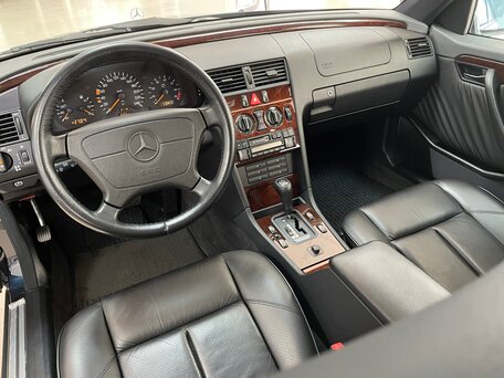 1995 Mercedes-Benz C-Класс 220 I (W202), чёрный, 4700000 рублей, вид 2