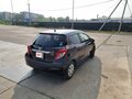 2013 Toyota Vitz III (XP130), красный, 850000 рублей - вид 1