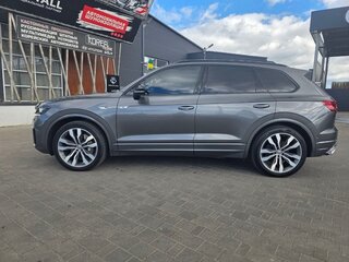 2020 Volkswagen Touareg III, серый, 6800000 рублей, вид 4