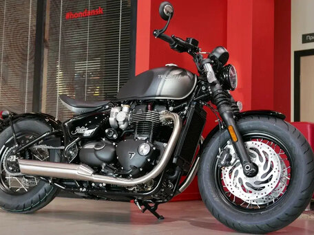 2023 Triumph Bonneville Bobber, серый, 1840000 рублей, вид 5