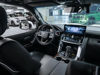2024 Toyota Land Cruiser 300 Series, белый, 12490000 рублей, вид 3