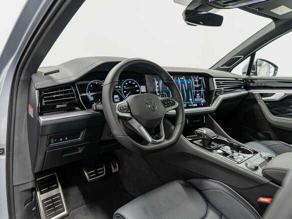 2026 Volkswagen Touareg III Рестайлинг, серый, 12790000 рублей - вид 11