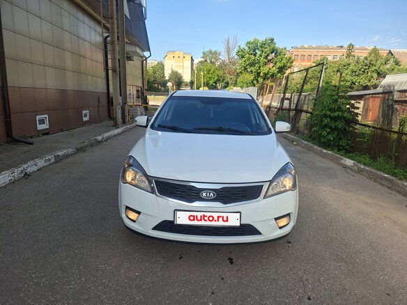 2011 Kia Ceed I Рестайлинг, белый - вид 1