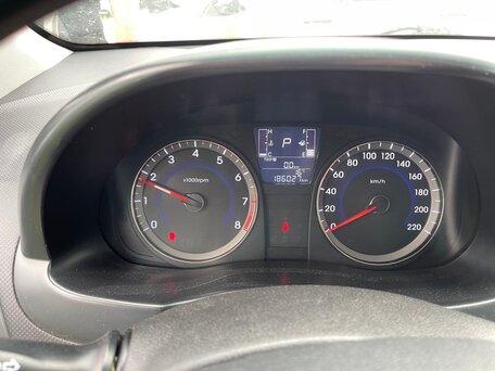 2016 Hyundai Solaris I Рестайлинг, серебристый, 542000 рублей, вид 5
