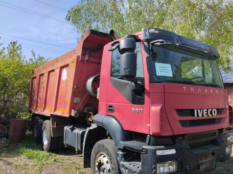 2011 Iveco Trakker, пурпурный, 2500000 рублей, вид 3