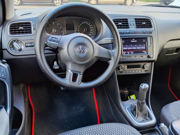 2012 Volkswagen Polo V, чёрный, 650000 рублей - вид 9