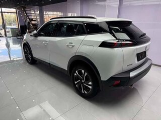 2022 Peugeot 2008 II, белый, 1210000 рублей, вид 4