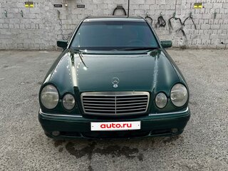 1997 Mercedes-Benz E-Класс 200 II (W210, S210), зелёный, 430000 рублей, вид 1