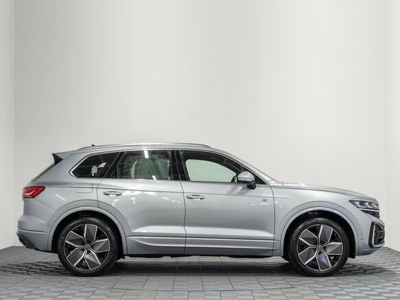2026 Volkswagen Touareg III Рестайлинг, серый, 12790000 рублей - вид 5