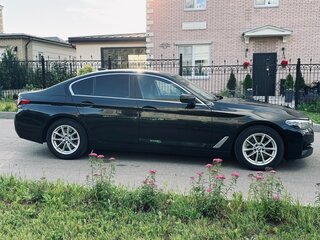 2020 BMW 5 серии 520i VII (G30/G31/G38) Рестайлинг, чёрный, 4000000 рублей, вид 4