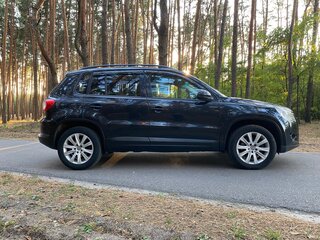 2010 Volkswagen Tiguan I, чёрный, 830000 рублей, вид 4