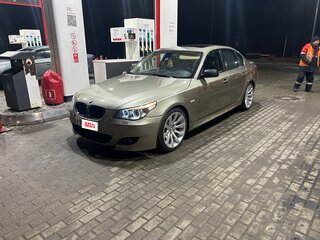 2004 BMW 5 серии 545i V (E60/E61), бежевый, 1700000 рублей, вид 4