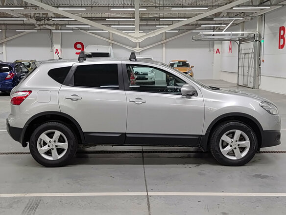 2013 Nissan Qashqai I Рестайлинг, серебристый, 900000 рублей - вид 3
