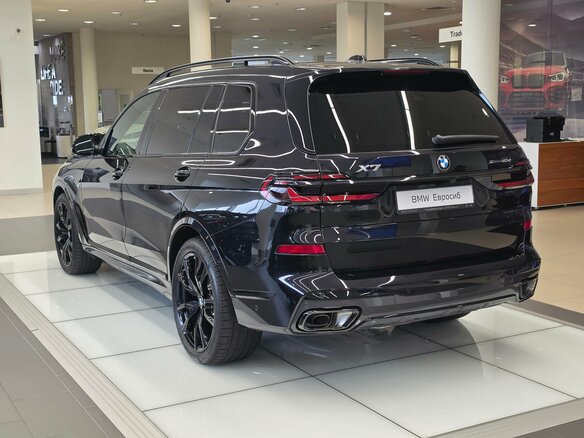 2026 BMW X7 40d I (G07) Рестайлинг, чёрный, 17440000 рублей - вид 1