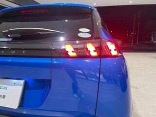 2022 Peugeot 2008 II, серебристый, 1280005 рублей, вид 5