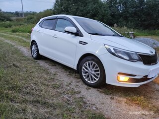2016 Kia Rio III Рестайлинг, белый, 1257000 рублей, вид 2