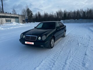 1997 Mercedes-Benz E-Класс 200 II (W210, S210), зелёный, 450000 рублей, вид 1