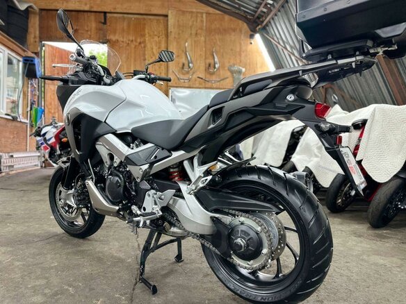 2015 Honda VFR 800X (Crossrunner), белый, 890000 рублей - вид 5
