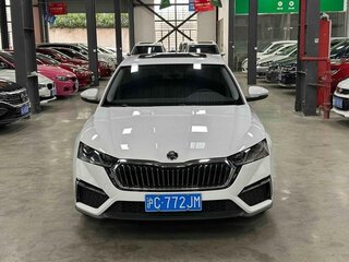 2023 Skoda Octavia IV (A8), белый, 2170000 рублей, вид 3