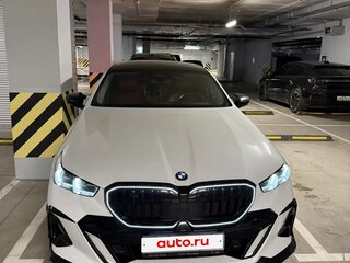 2024 BMW 5 серии Long 530Li xDrive VIII (G60/G61/G68), белый, 8685000 рублей, вид 2