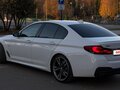 2021 BMW 5 серии M550i xDrive VII (G30/G31/G38) Рестайлинг, белый, 5500000 рублей - вид 3