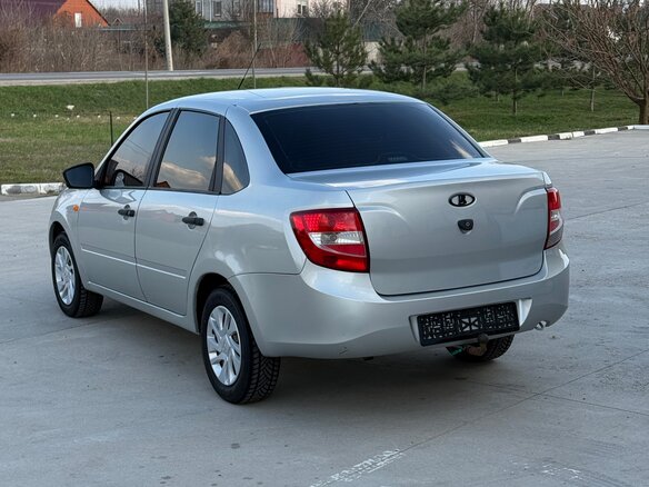 2016 Lada (ВАЗ) Granta I, серебристый, 500000 рублей - вид 8