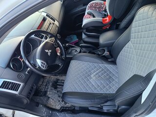 2010 Mitsubishi Outlander II Рестайлинг, белый, 1500000 рублей, вид 4