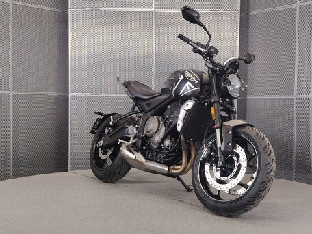 2021 Triumph Trident 660, чёрный, 749000 рублей, вид 2