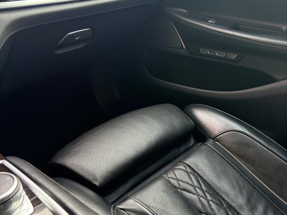 2017 BMW 7 серии Long 750Li xDrive VI (G11/G12), чёрный, 3800000 рублей - вид 17