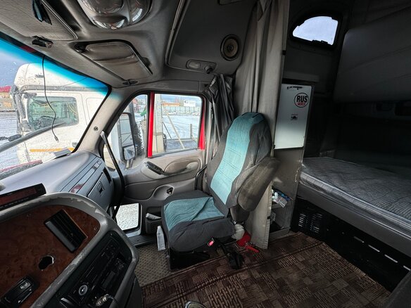2003 Peterbilt 387, красный, 1700000 рублей - вид 10