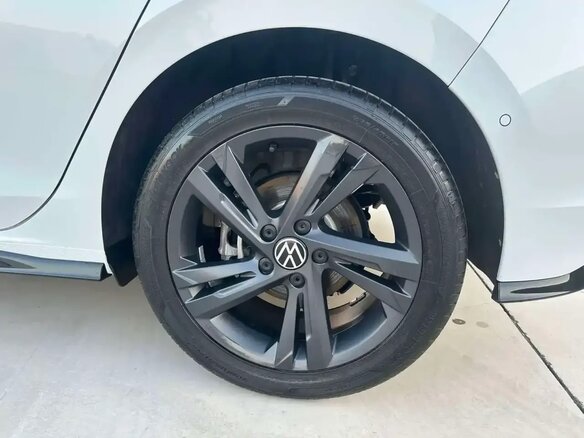 2023 Volkswagen Golf VIII, белый, 1910000 рублей - вид 10