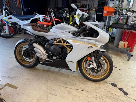 2022 MV Agusta Superveloce 800, серый, 2250000 рублей, вид 1