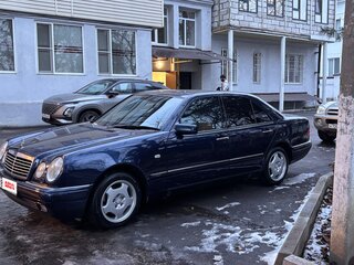 1999 Mercedes-Benz E-Класс 320 II (W210, S210), синий, 1330000 рублей, вид 4
