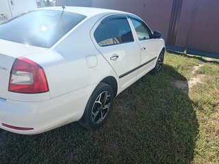 2010 Skoda Octavia II (A5) Рестайлинг, белый, 700000 рублей, вид 2
