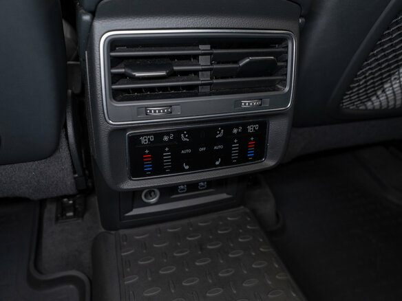 2021 Audi Q7 45 TFSI II (4M) Рестайлинг, серый, 5000000 рублей - вид 14