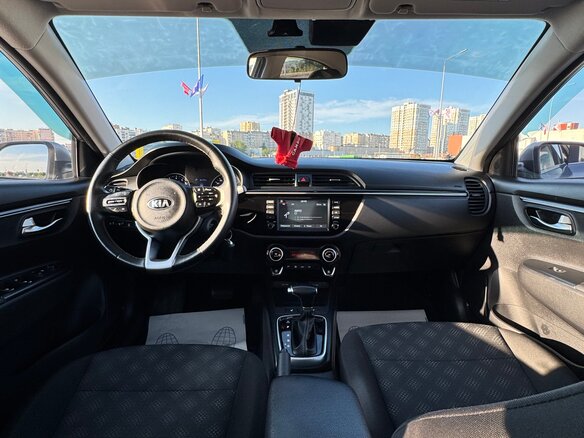 2020 Kia Rio IV, серый, 1550000 рублей - вид 9