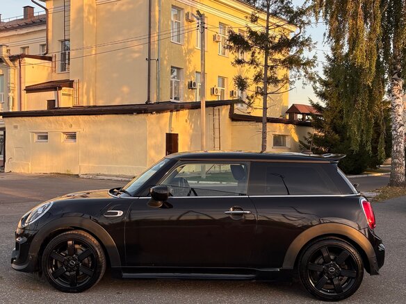 2020 Mini Hatch Cooper D III (F55/F56) Рестайлинг, чёрный, 1980000 рублей - вид 9