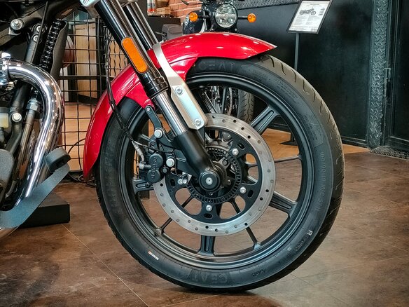 2026 Royal Enfield Super Meteor, красный, 792000 рублей - вид 16