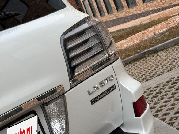 2013 Lexus LX 570 III Рестайлинг, белый, 4700000 рублей - вид 9