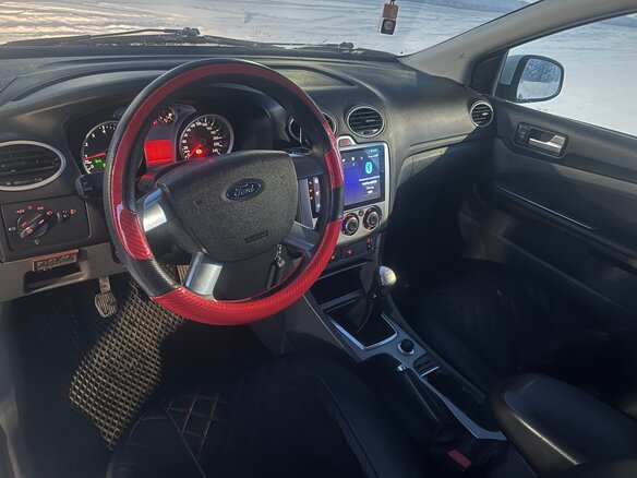 2011 Ford Focus II Рестайлинг, белый, 560000 рублей - вид 4