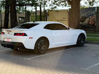2013 Chevrolet Camaro V Рестайлинг, белый, 2200000 рублей, вид 5