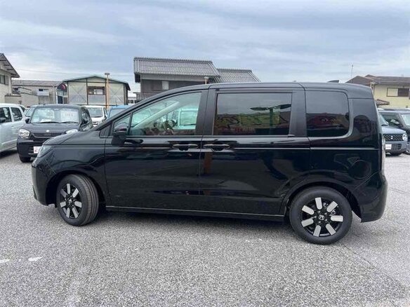 2025 Honda Freed Air III, чёрный, 2080005 рублей - вид 4