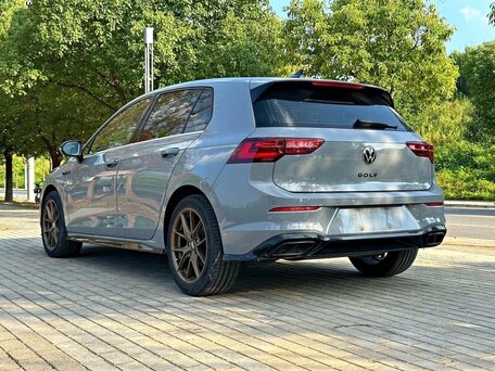 2023 Volkswagen Golf VIII, серый, 1950000 рублей, вид 5