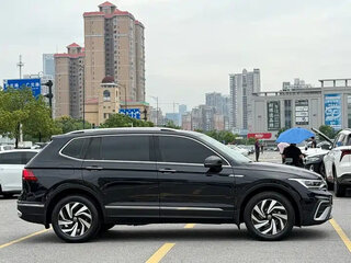 2023 Volkswagen Tiguan L II Рестайлинг (China Market), чёрный, 2084555 рублей, вид 4