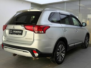 2018 Mitsubishi Outlander III Рестайлинг 3, серебристый, 2470000 рублей, вид 5