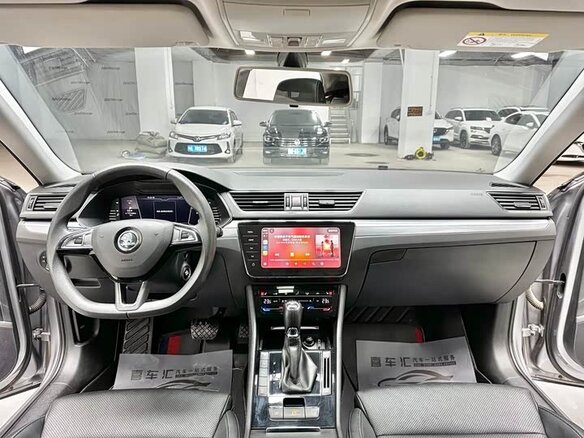 2021 Skoda Superb III Рестайлинг, серебристый, 1890000 рублей - вид 14
