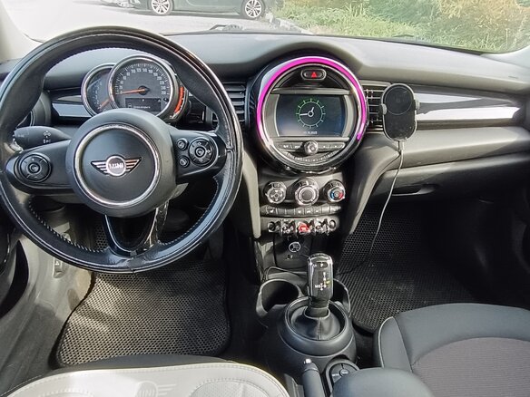 2018 Mini Hatch Cooper III (F55/F56) Рестайлинг, зелёный, 1550000 рублей - вид 9