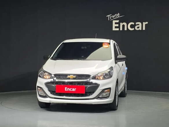 2020 Chevrolet Spark IV Рестайлинг, белый, 850000 рублей - вид 1