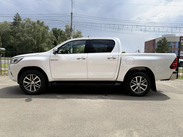 2016 Toyota Hilux VIII, белый - вид 1
